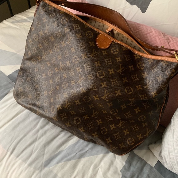 Louis Vuitton Handbags - Louis Vuitton Monogram Shoulder Bag size MM